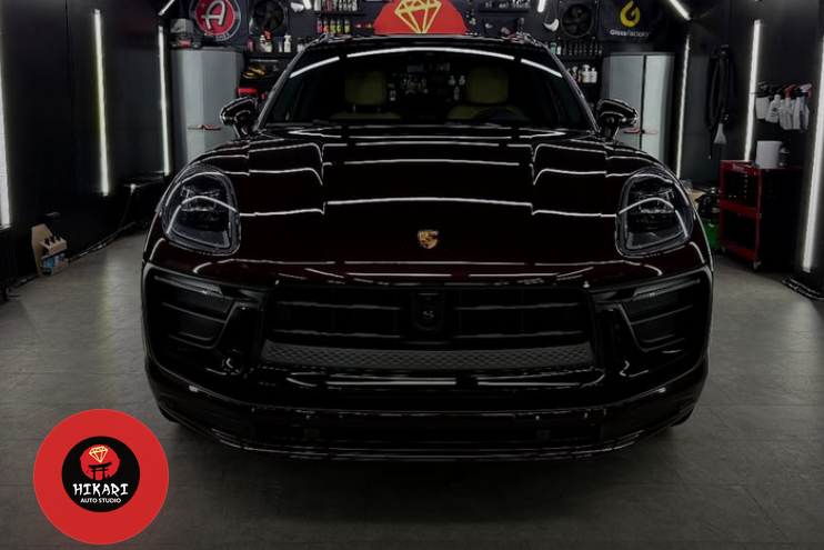 Auto w studio detailingu — wizytówka salonu kosmetyki samochodowej